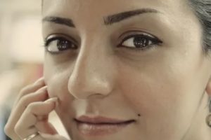 Родинка на брови