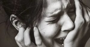 Слёзы от боли, почему одни плачут от боли, другие - нет?